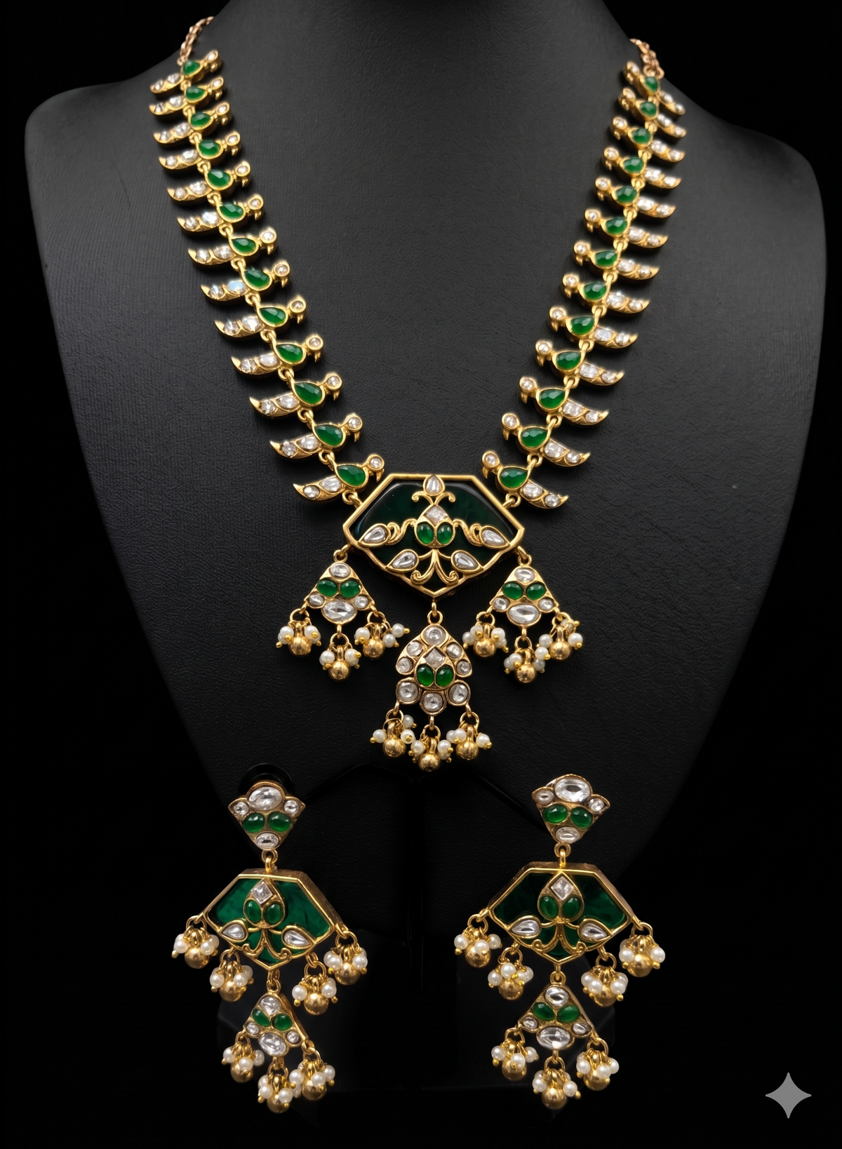 Traditional Heritage Emerald and Pearl Gold Necklace Set