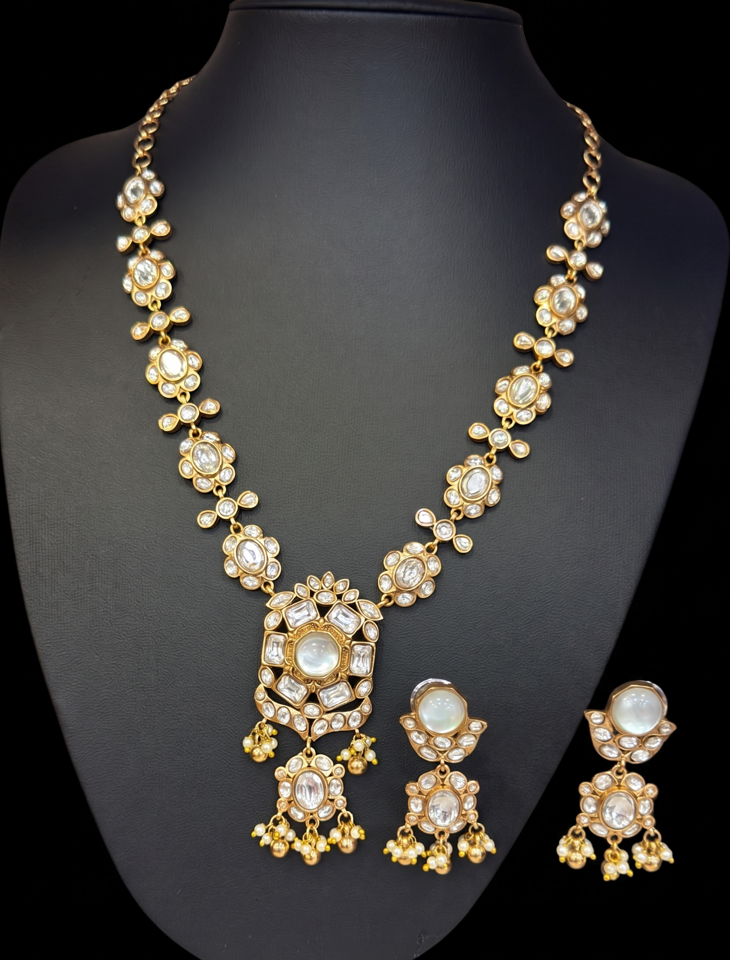 Elegant Polki and Mother-of-Pearl Jewellery Set